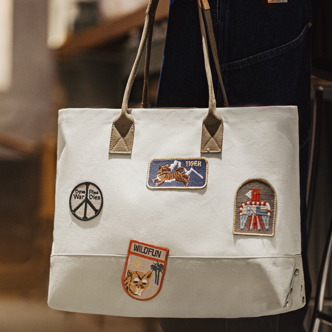 刺繍ワッペン付きキャンバストート A19193