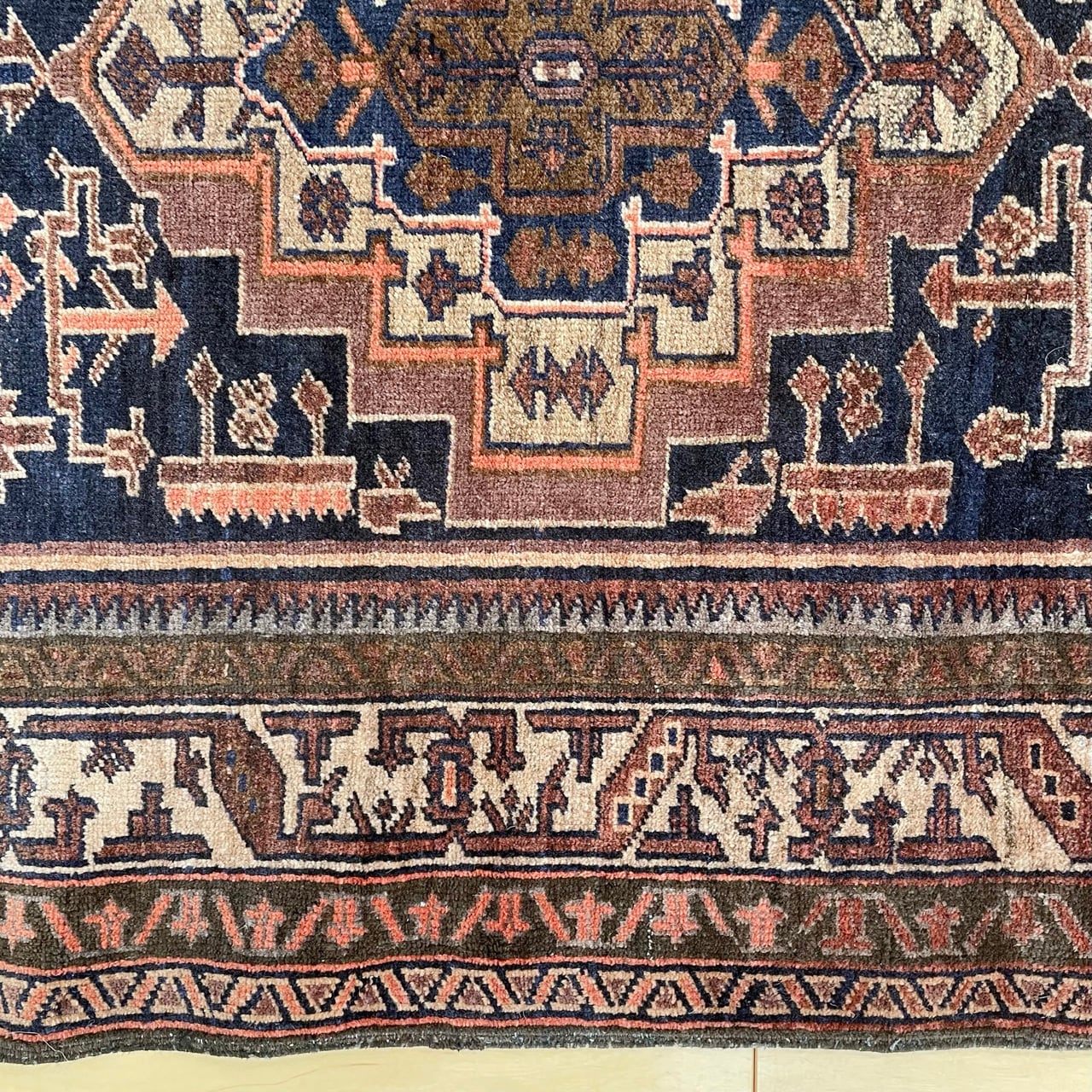 ヴィンテージラグ｜ミディアムvintage rug medium * 砂漠のレディLady in the desert 91×146 [dra016]  | ラグの間　｜　ヴィンテージラグ・ヴィンテージミニラグ専門店 powered by BASE