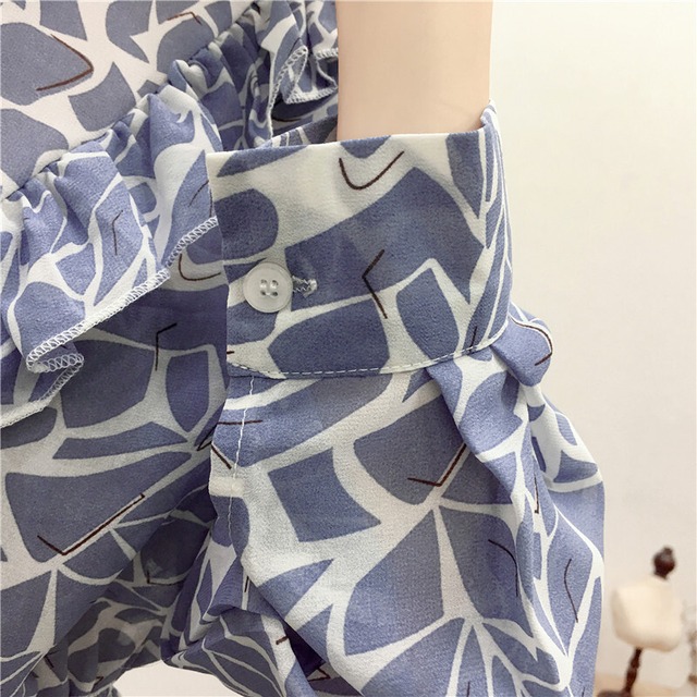 小花柄のプリーツワンピース プリーツワンピース 花柄 レトロ レディース ブルー グレー ワンサイズ 10代 代 30代 40代 アラサー アラフォー Aライン カジュアル ハイウエスト ウエストマーク 脚長効果 シフォン ロング丈 ミモレ丈 長袖 ボトルネック フリル ボタン Rb