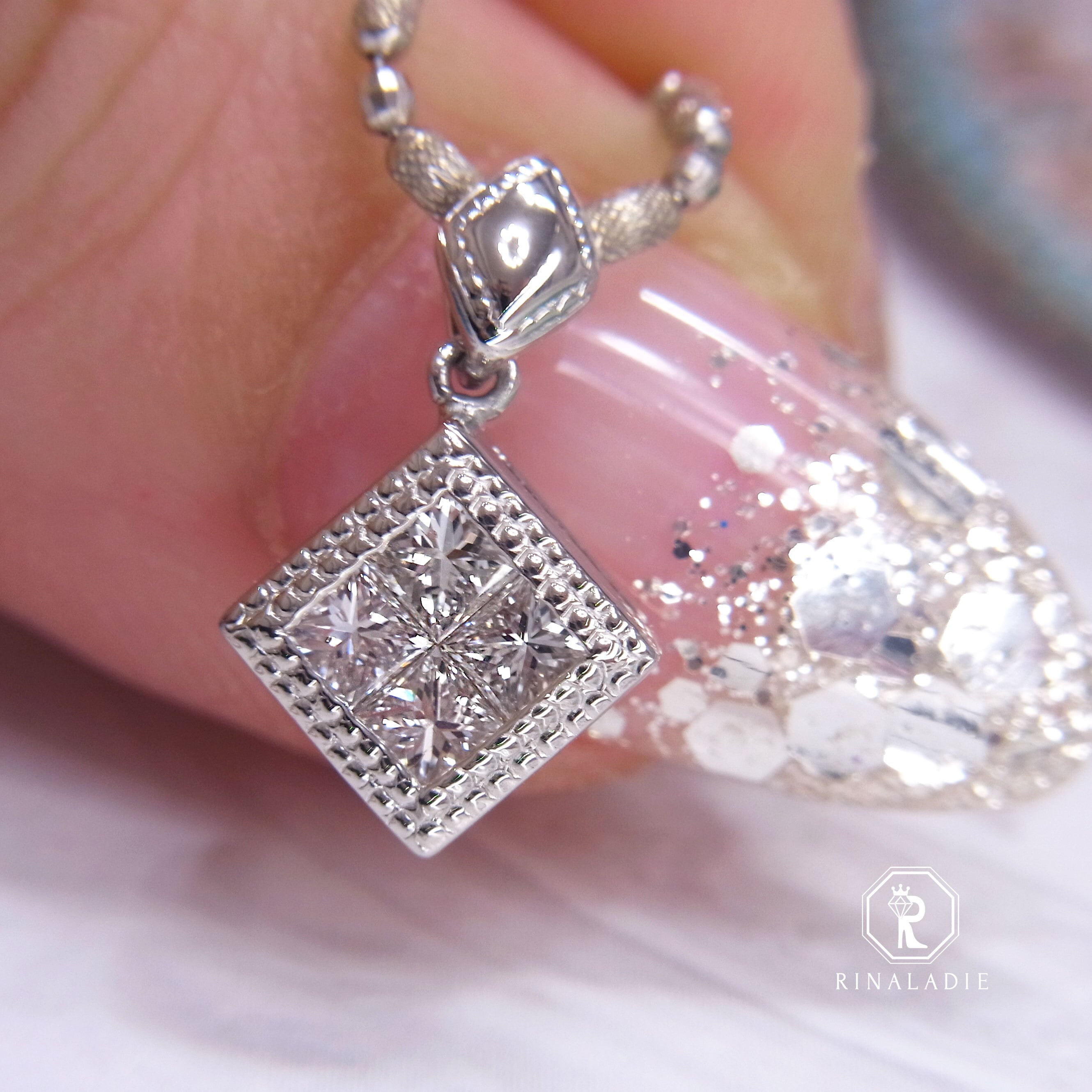 Pt900天然ダイヤモンド☆プリンセスカットミステリーのミル打ち