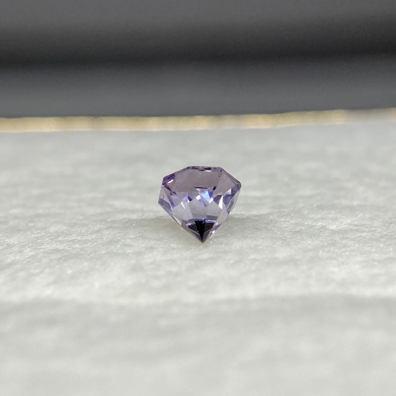 お花みたいなスピネル 薄紫系 約4.0mm*3.5mm r-0248