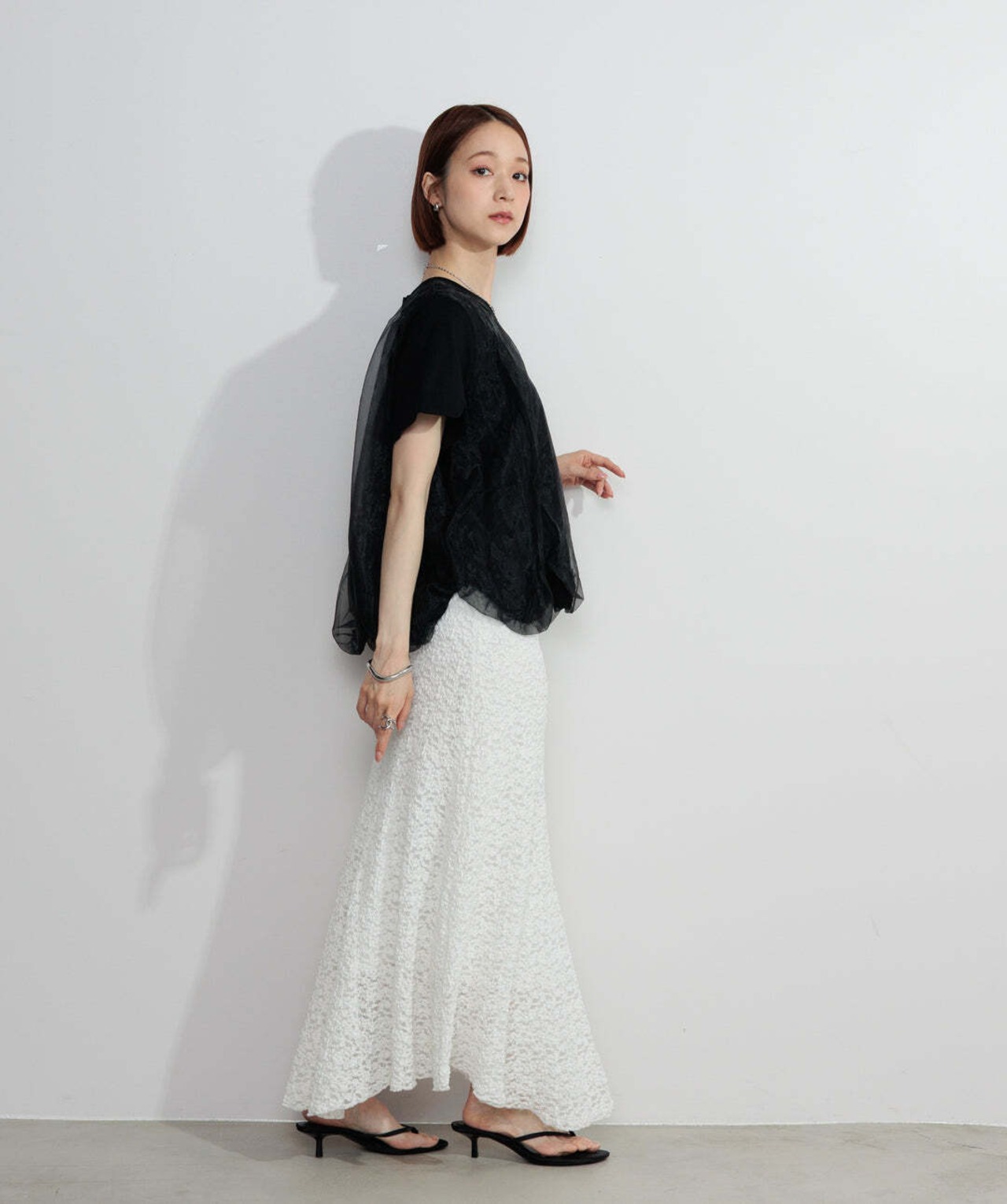 2605147 オーバーチュールスカラップTシャツ black