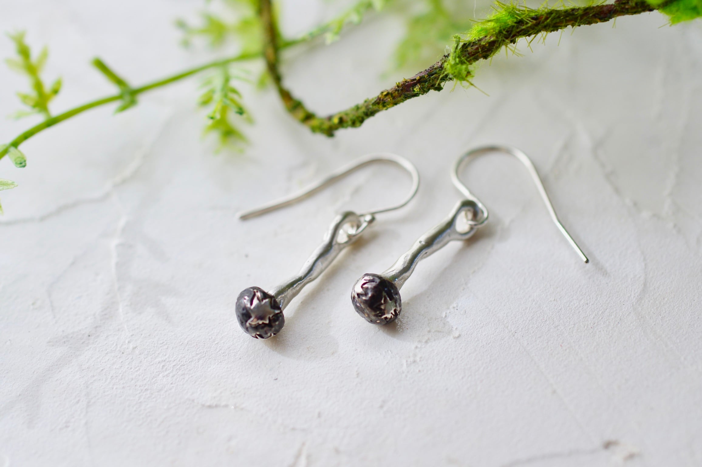 キララホコリピアス | sizleシズル--micro forest jewelry--