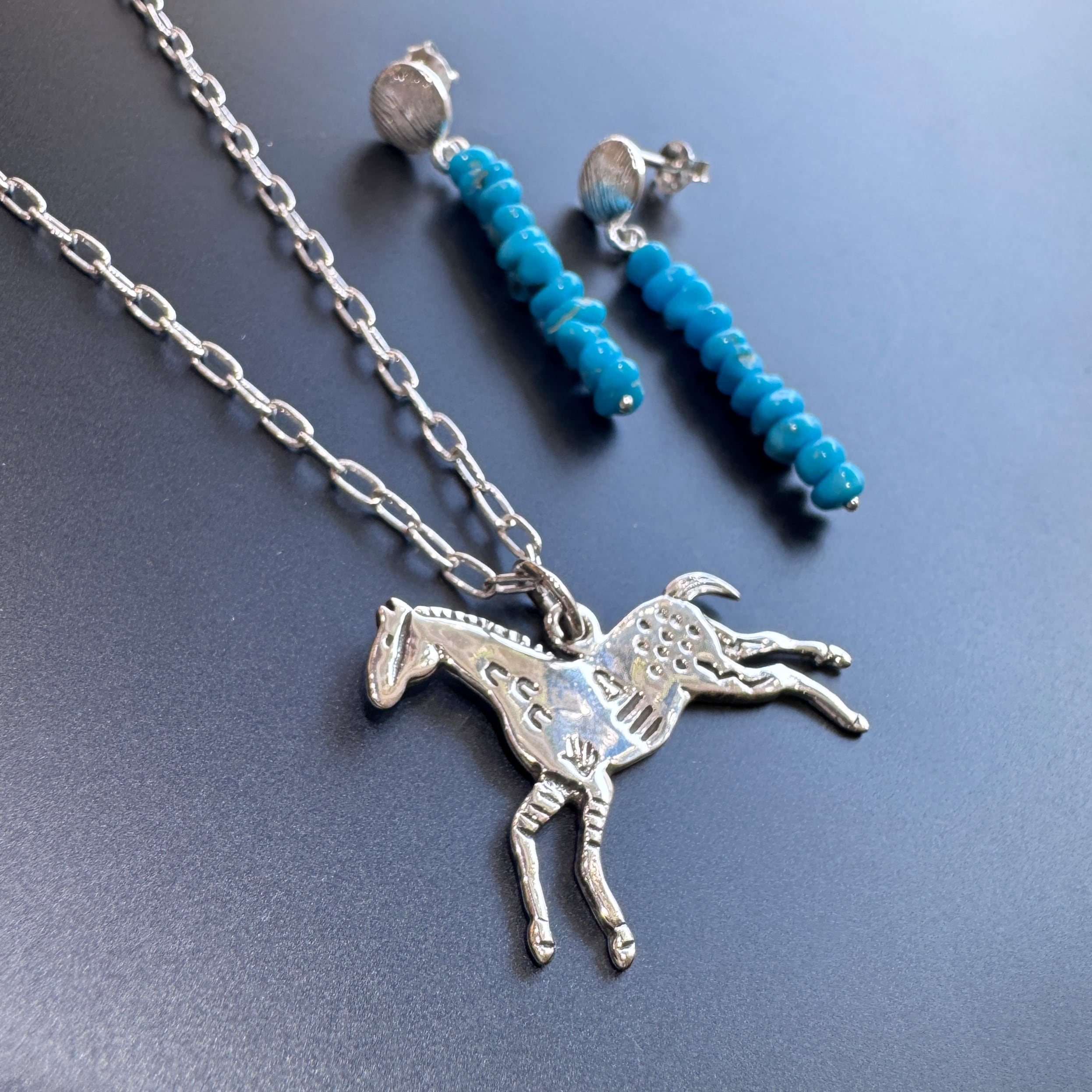 再々入荷】駆け抜ける馬 ペンダントトップ／ネックレス ホース 馬 蹄鉄