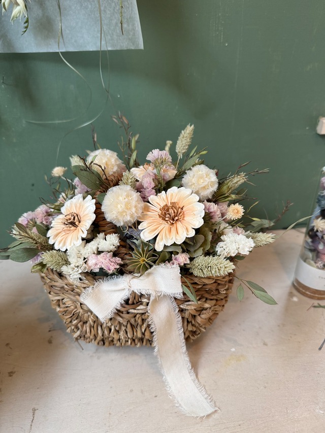 春色デイジーの籠花　ベージュ