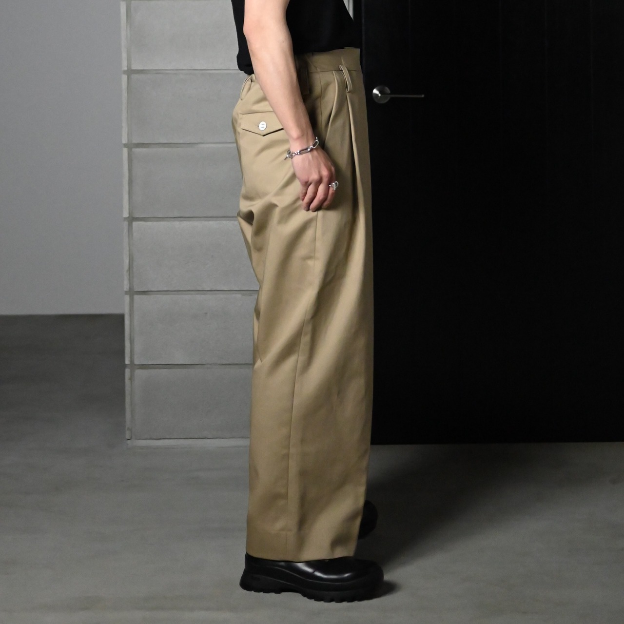 Leh (レー)Bonber Jacket、Wrap Wide Slacksコーディネート