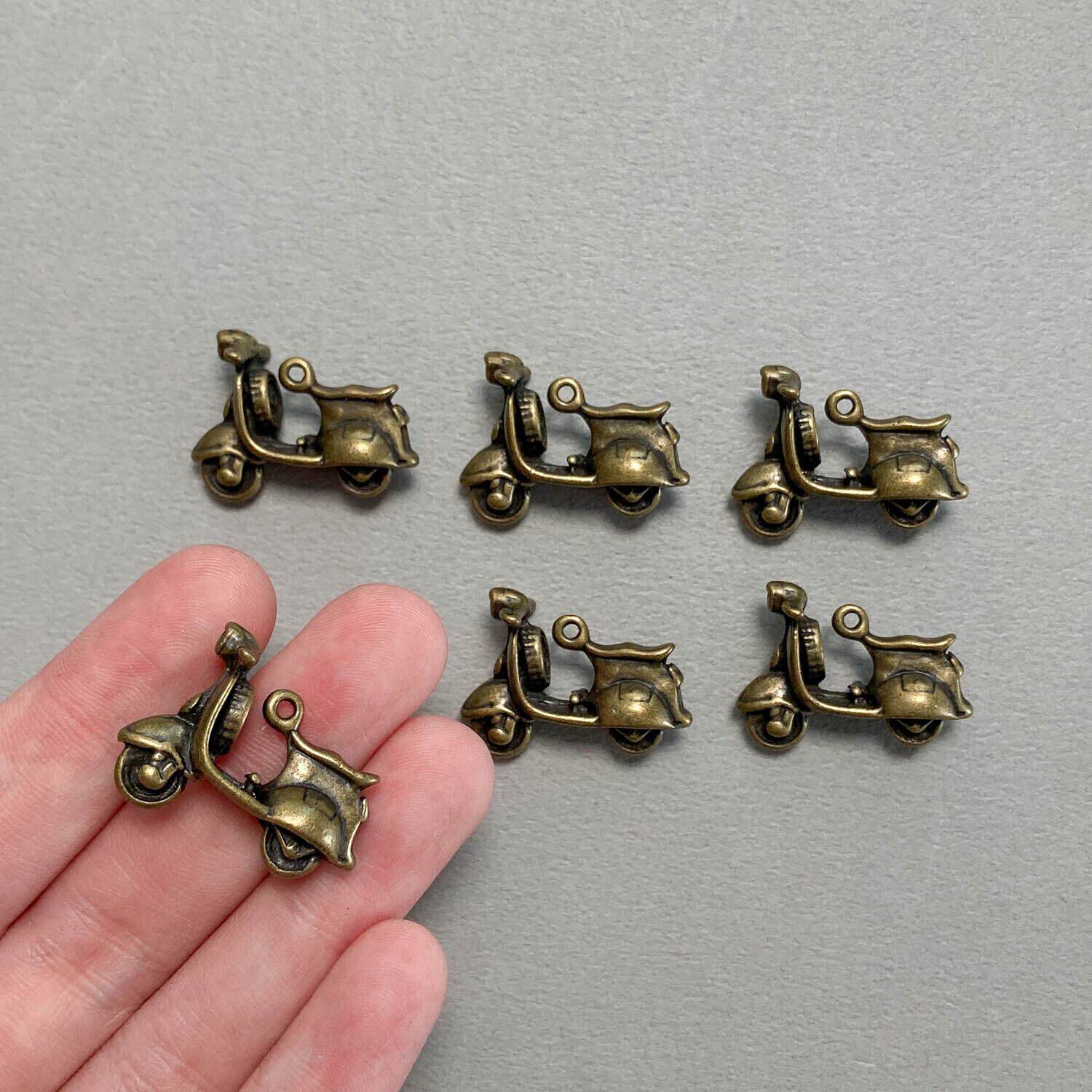 アンティーク風 スクーターチャーム M（27mm） | Dua-アクセサリー