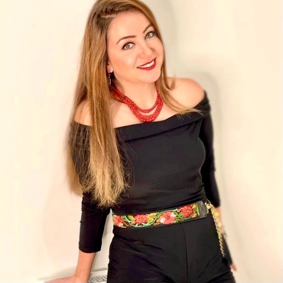 【20％オフ！　手刺繍ベルト１（お花のモチーフ）】