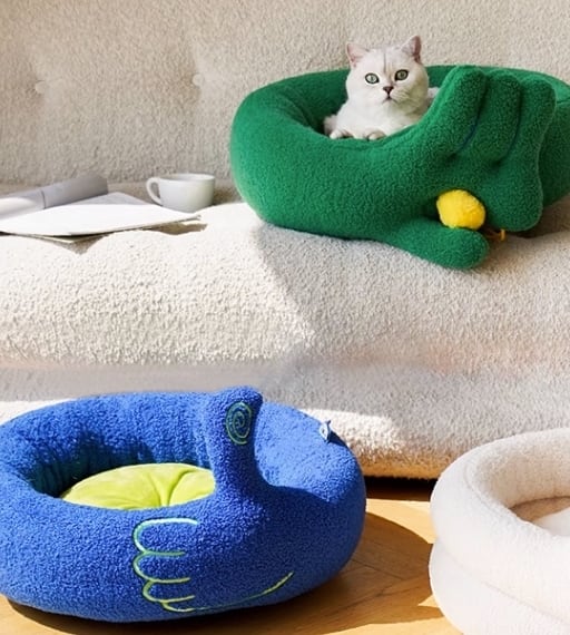 キャット 猫 ドッグ 犬 小型犬 クッション ベッド カラフル もこもこ ぬくぬく ふわふわ かわいい シンプル カジュアル おしゃれ ラフ ボーイッシュ スポーティー ルーズ 個性的 クール モダン キュート 都会的 クラシカル アメリカン シンプル 無地 オールシーズン シーズンレス 男の子 女の子 成犬 成猫 お泊まり リゾート 休日 バカンス ホテル 庭 ガーデン 朝 室内 おうち 楽ちん 普段使い ゆったり ブルー グリーン