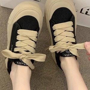 【送料無料】 スニーカー 靴 シューズ 厚底 ラウンドトゥ 丸トゥ 編み上げ レースアップ 靴ひも 可愛い 大人可愛い きれいめ シンプル カジュアル コンサバ 華やか 大人 上品 こなれ感 無地 春 秋 レディース 女性用 30代 40代 通勤 デート お出かけ 女子会 休日 お茶会 授業参観 垢抜け デイリーユース 普段使い ファッション コーデ スタイル 楽ちん 歩きやすい 美脚 脚長 定番 ブラック 大人カラー モノトーン