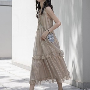 ワンピース フレアワンピース ミモレ
ミモレ丈
ロング
ロング丈 袖なし
キャミソール Vネック
襟なし
ノーカラー フレア
Aライン フリル
リボン
透け感
シースルー きれいめ
シンプル
カジュアル
おしゃれ
レトロ
こなれ感
ラフ
キュート
フェアリー
ルーズ
ラグジュアリー
抜け感 無地 夏 10代
20代
30代
レディース
女性用
女の子 学生
お出かけ
休日
イベント
リゾート
旅行
海
ショッピング 普段使い
楽ちん