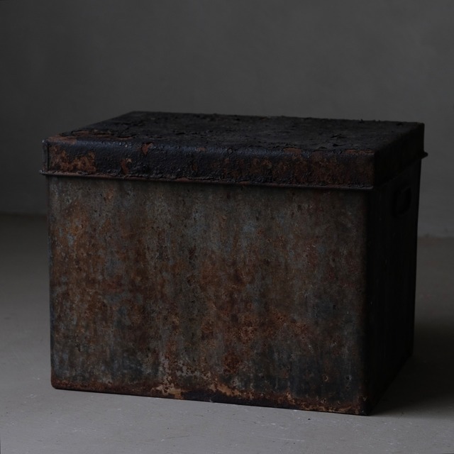 Iron box