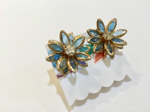 アトリエSATO フラワーイヤリング クリアブルー