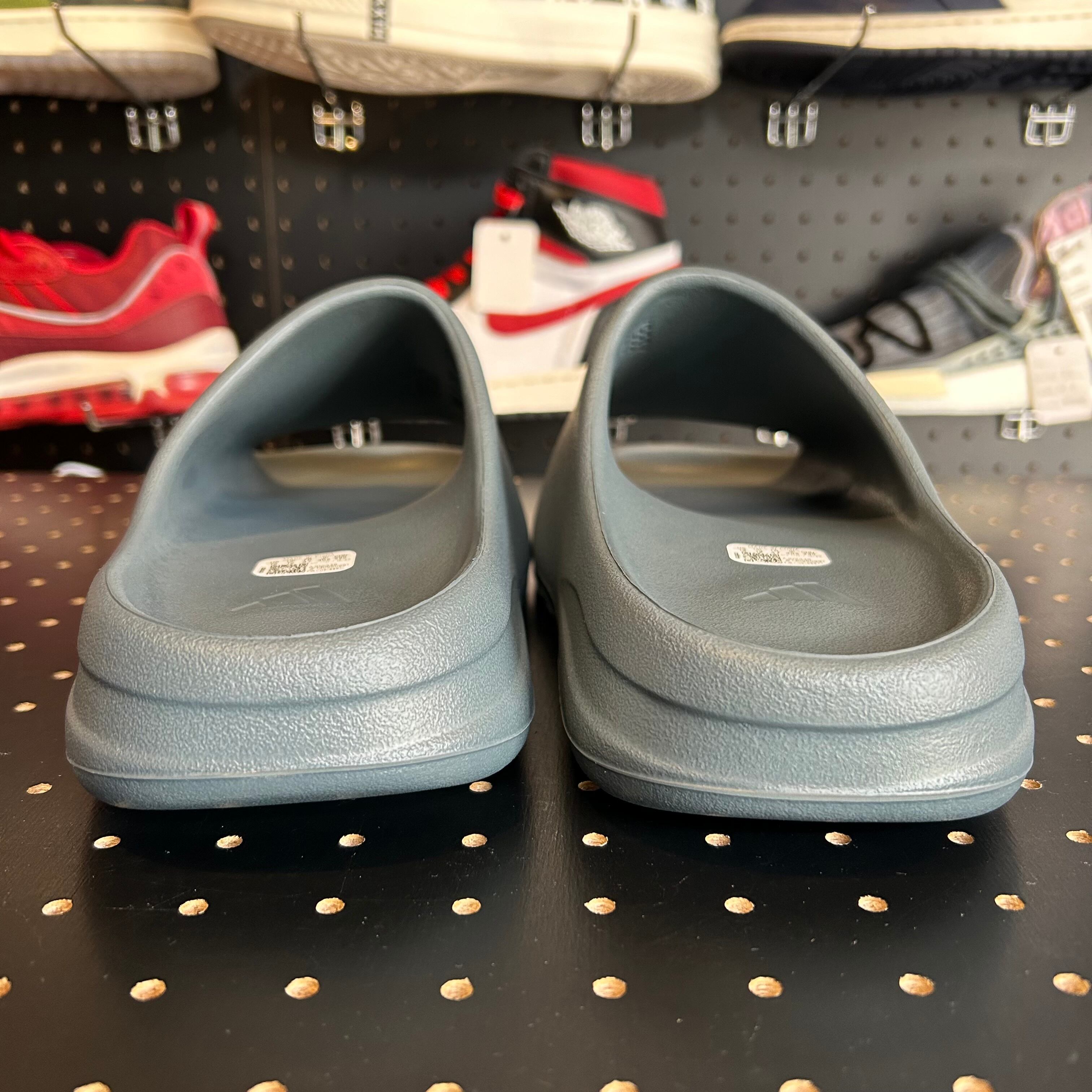 adidas YEEZY Slide 