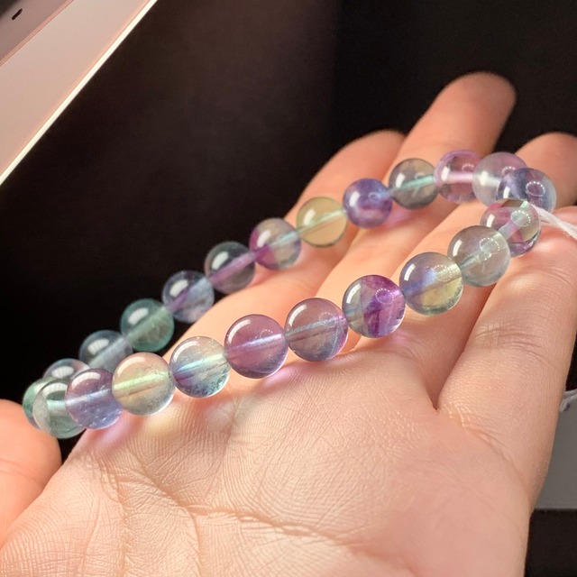 f121.グラデーションが綺麗なフローライトブレスレット