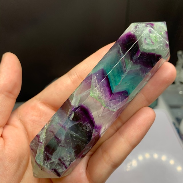 4.綺麗な色合いダブルターミネーテッドフローライトポイント