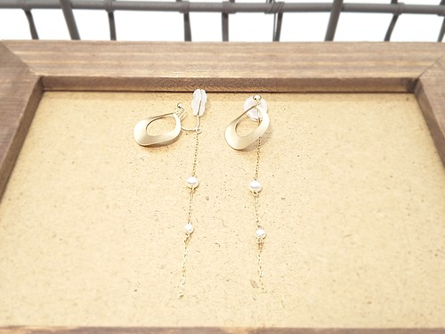 Cute earrings   K10イヤリング(タンスイパール付)　10078【La Terre 表参道】