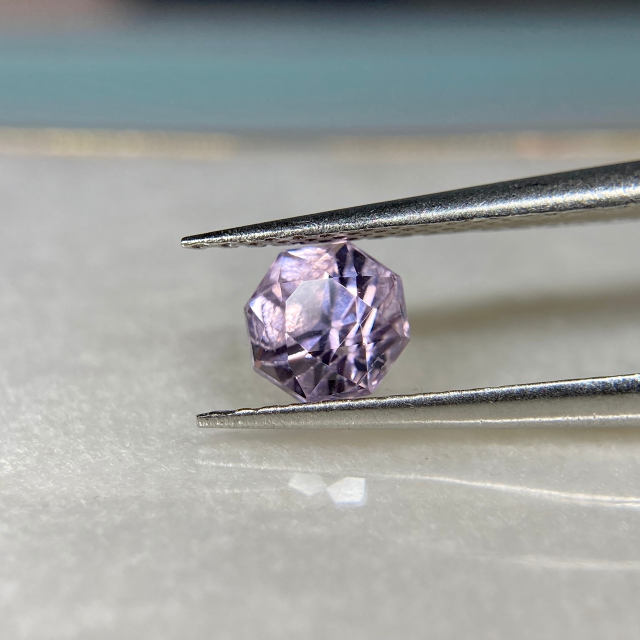 お花みたいなスピネル 訳あってお買い得  約5.0mm*4.0mmmm r-0403