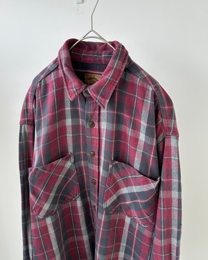-St John's Bay- Vintage 90s L-Regular Flannel Shirt