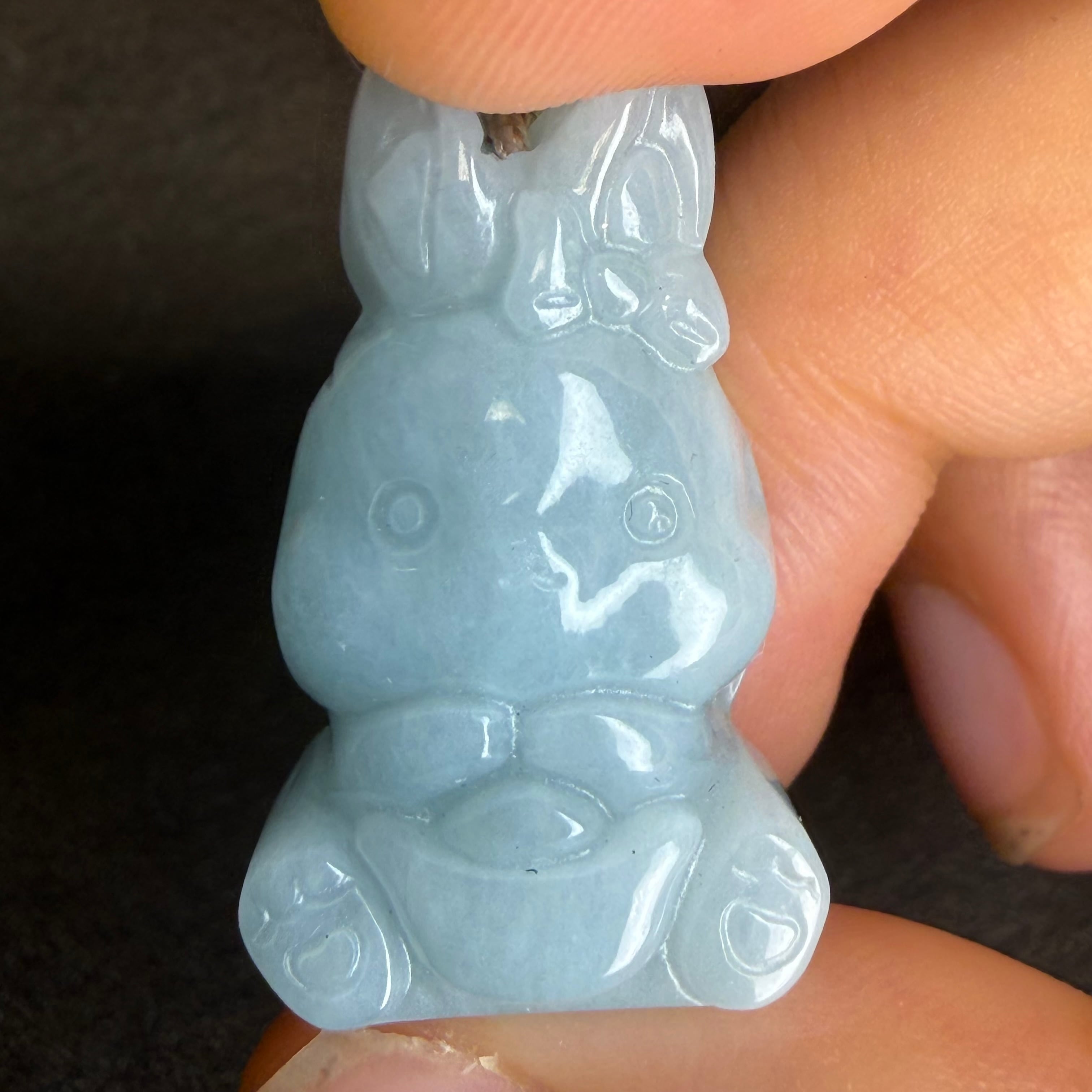 天然翡翠 兎 彫刻 ペンダントトップ 無含浸 無着色 A貨 | FARBE