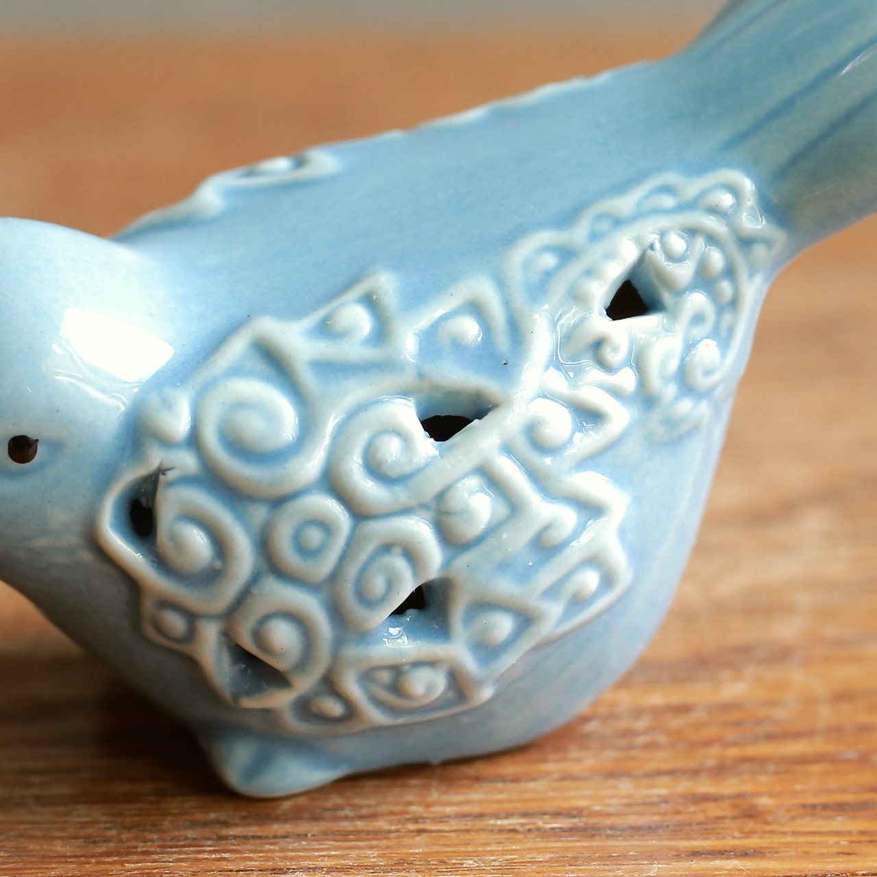 素敵な模様が美しい、ブルーの小鳥 2