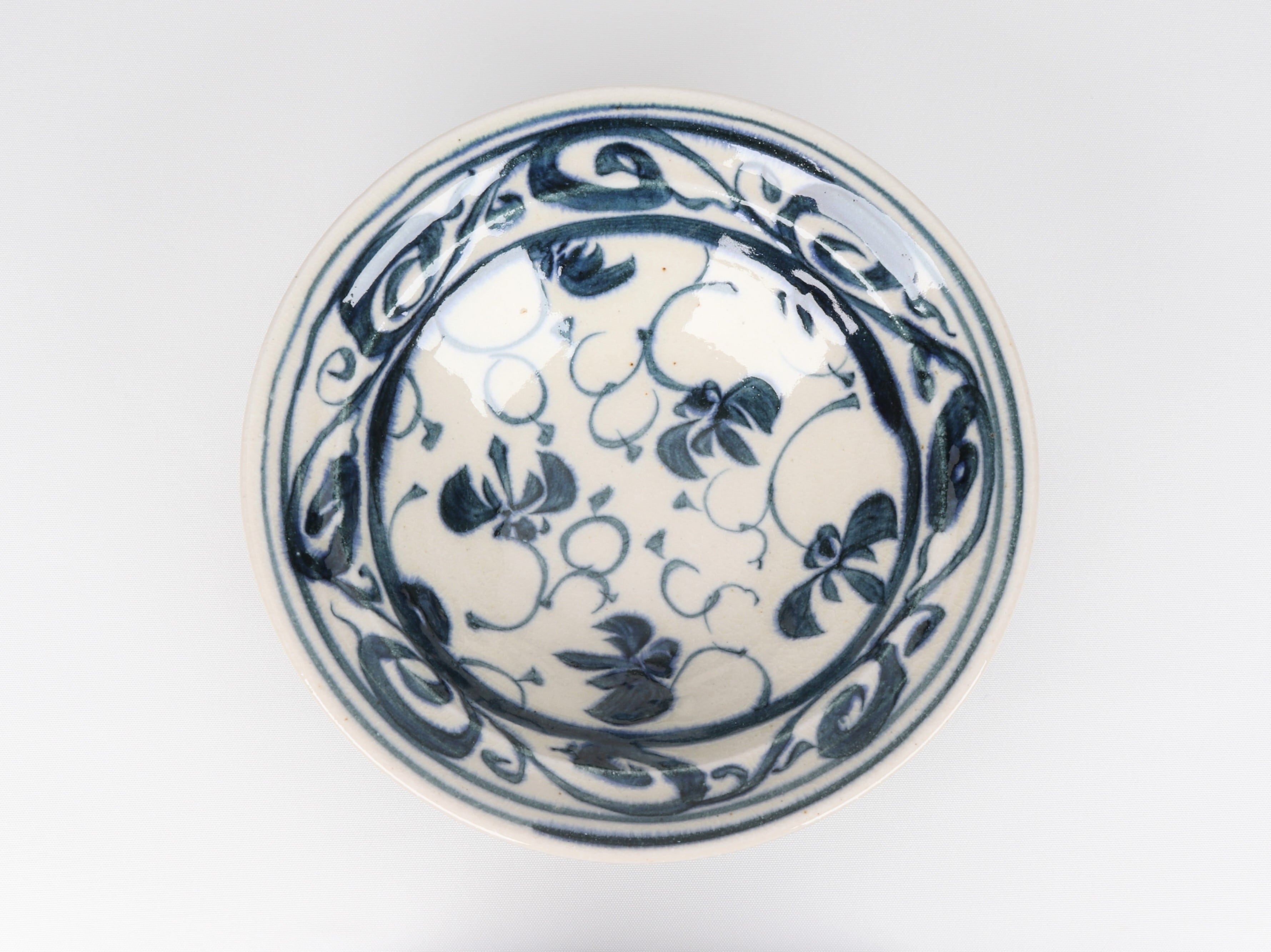 【東南アジア古陶磁器】時代古作品　安南系　黒呉須　魚に唐草文　31.7cm大鉢 上作品❗】14世紀頃 東南アジア古陶磁器 タイ古陶 スコタイ 魚文鉢皿