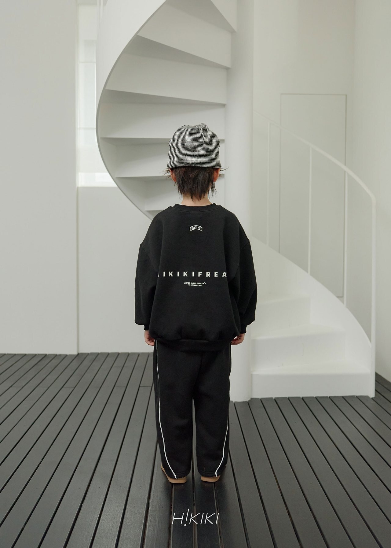 HIKIKI［取寄］line wide pants 26winter
