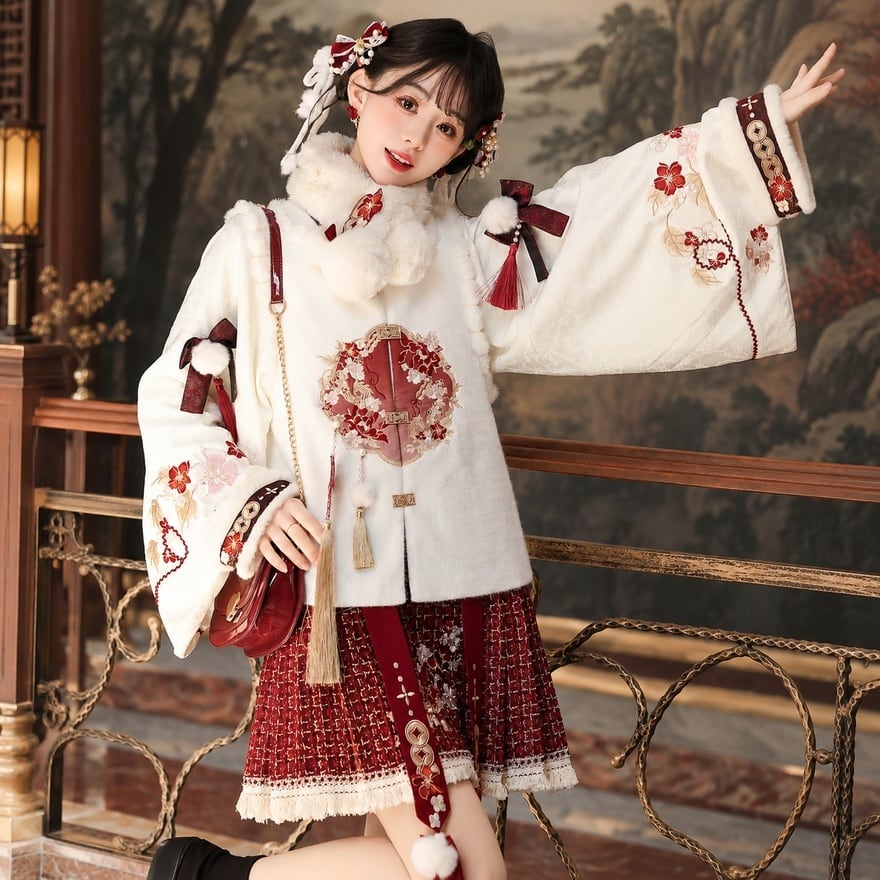 白雪に灯る紅梅 花刺繍とファー装飾の中華ロリータミニスカート衣装