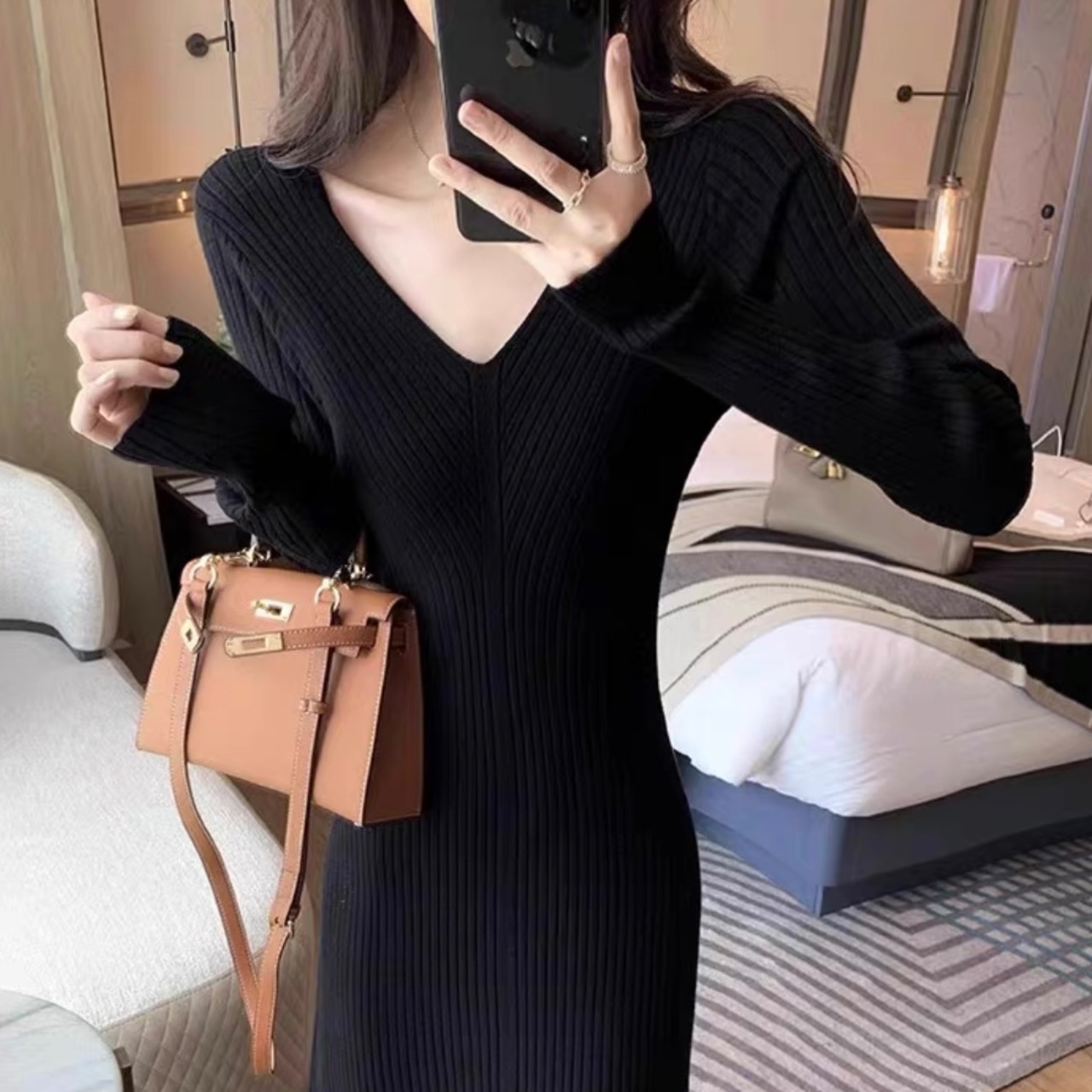 Vネックロングワンピース