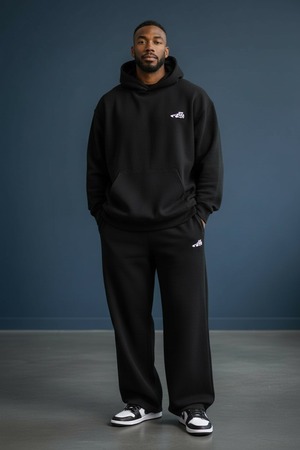 Kicks Logo Sweat Pants - black