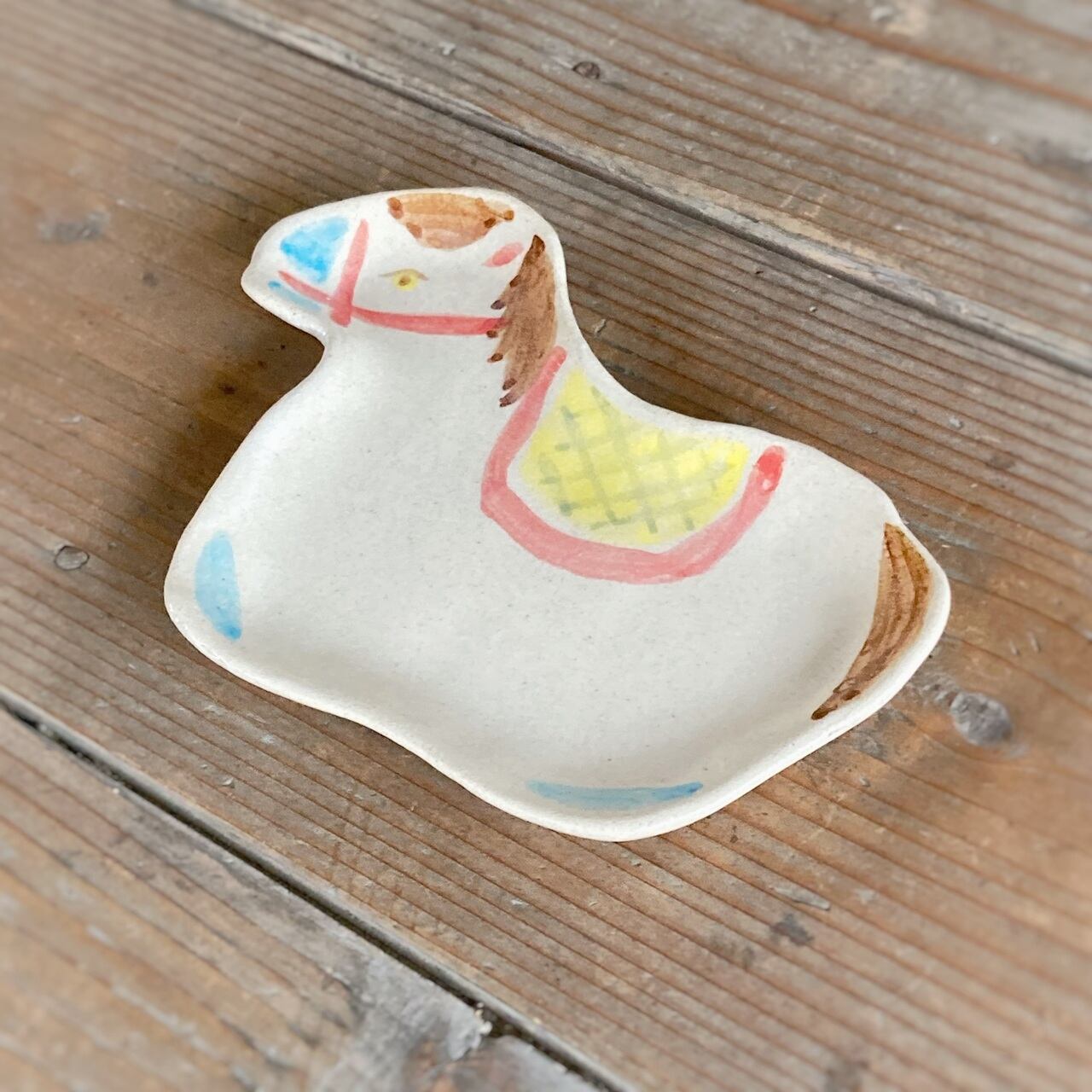 うま型皿　（下絵・カラフル）