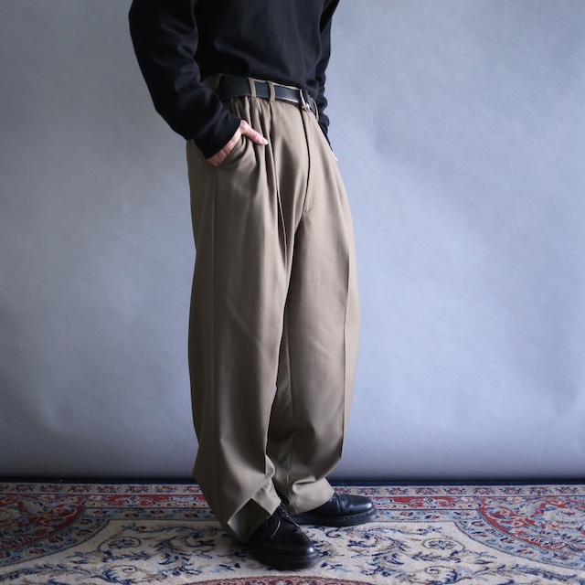 3-tuck tapered silhouette brown-beige wide slacks