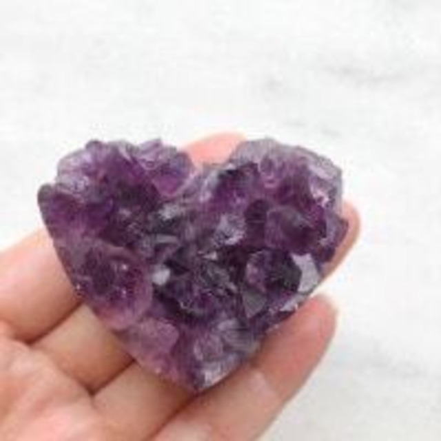 【ノートルダム大聖堂でアチューメント】【美石】ハート型　アメジストクラスター　8215