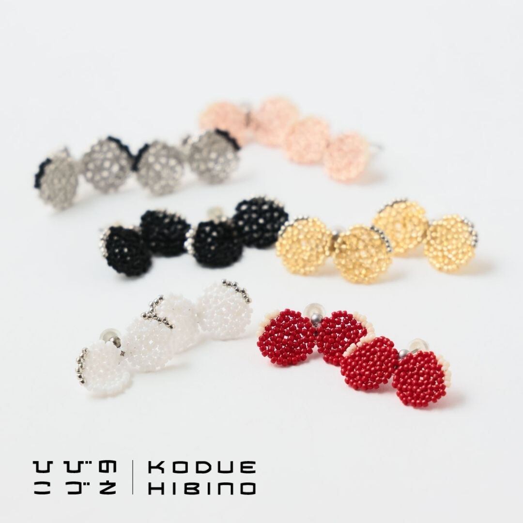 ひびのこづえ KODUE HIBINO ビーズアクセサリー ちょうちょピアス シルバー ピアス 小さい ゴールド レディース ブランド ガラスビーズ 中国製 かわいい おしゃれ 黒 ブラック 白 ホワイト KA19 Sr013