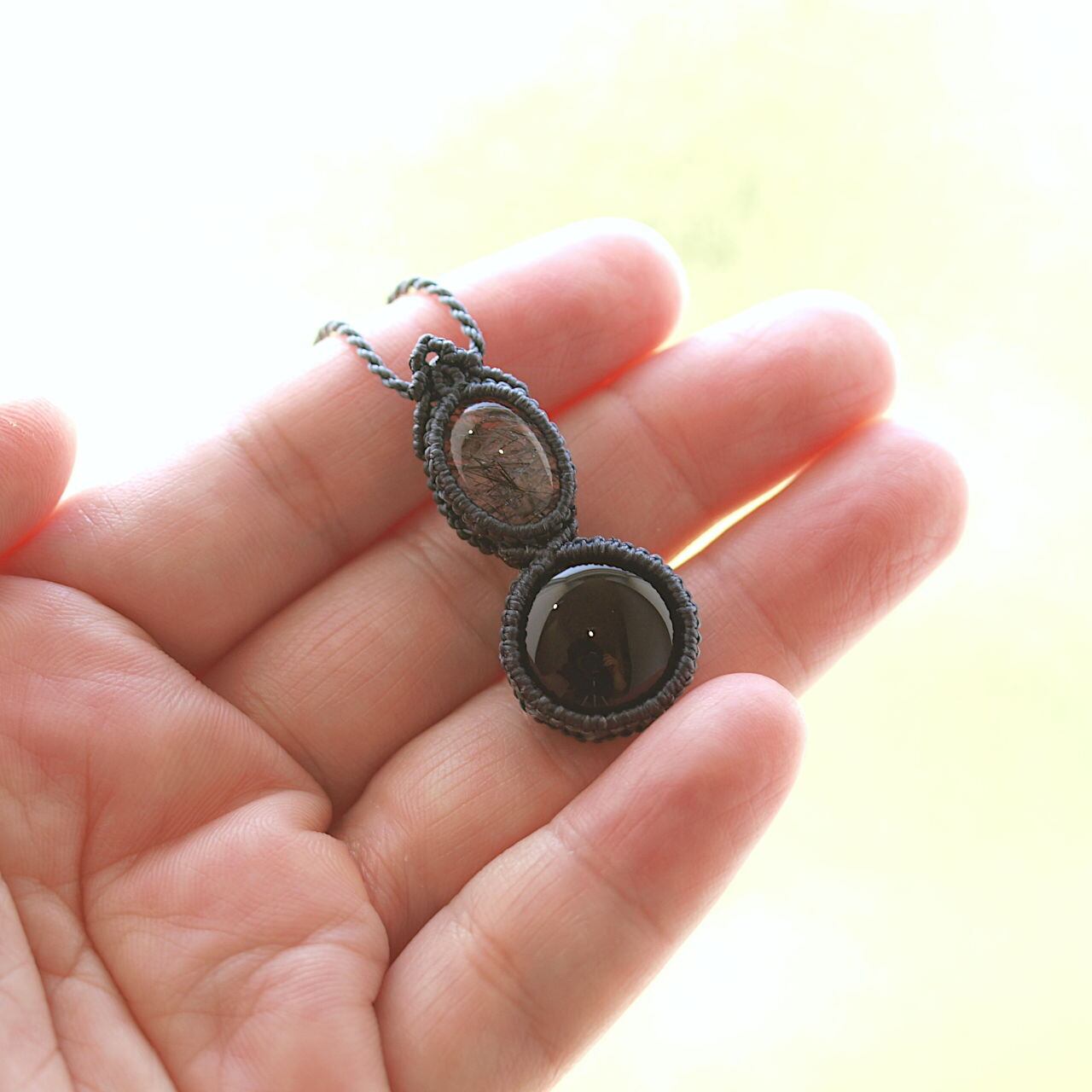 一点物】ブラックトルマリン入り水晶＋オニキス連結マクラメネックレス