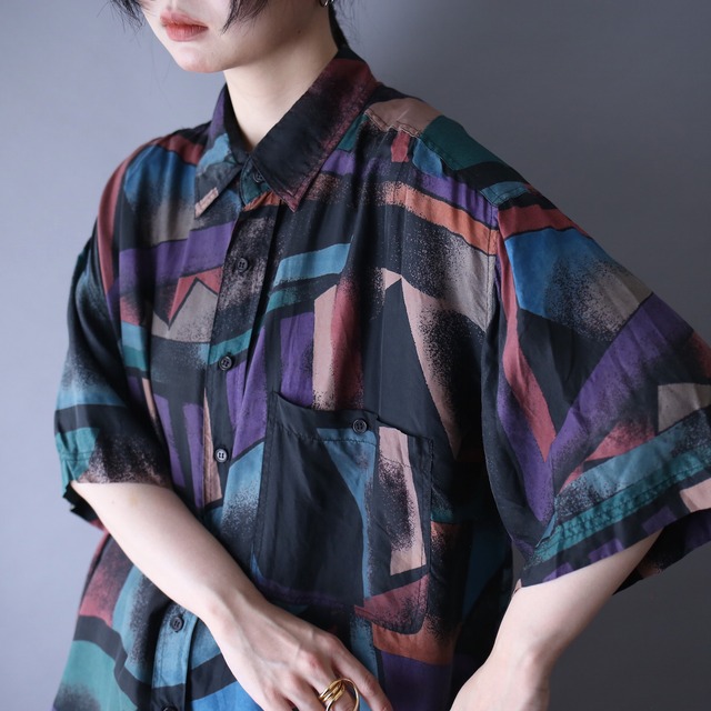 poison color art over silhouette h/s silk shirt
