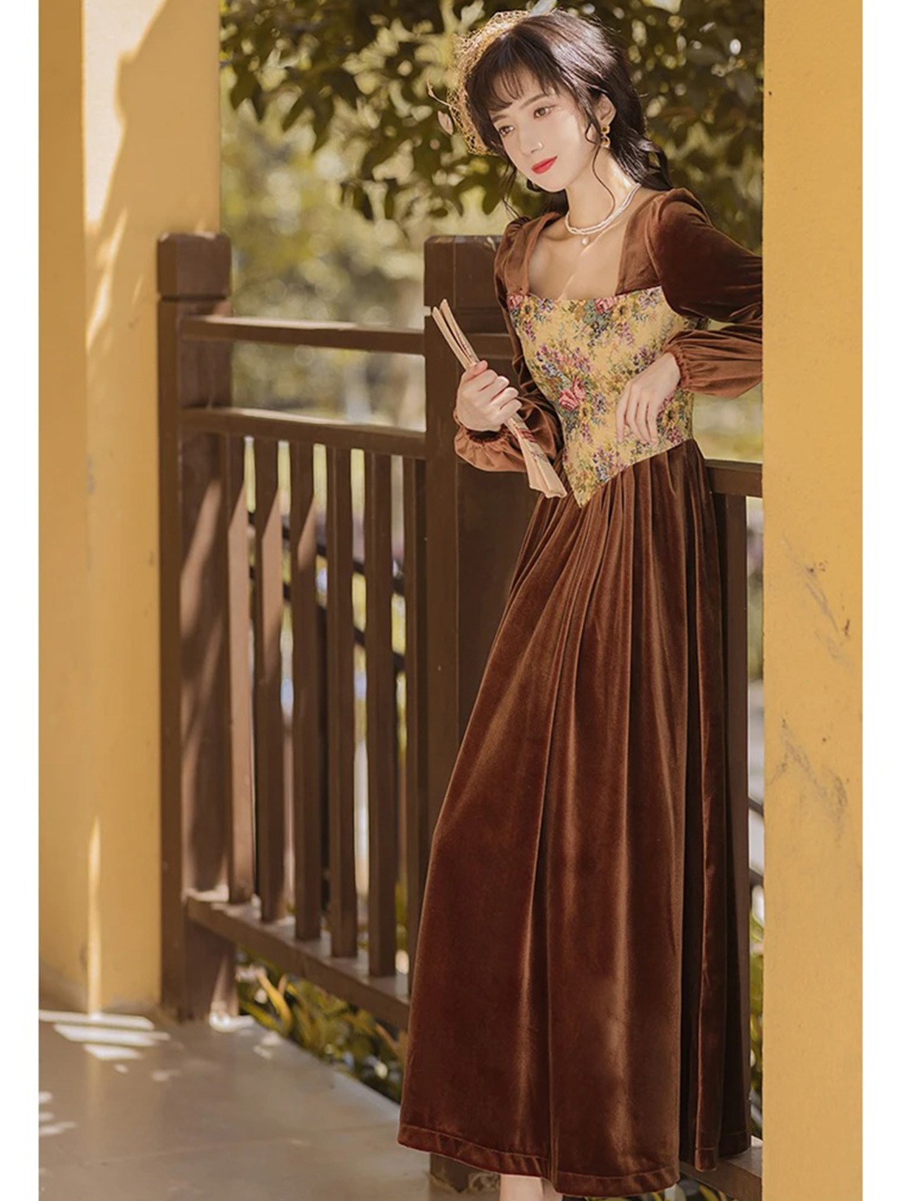 【0154】Brown Velvet Flower Long Sleeve Dress