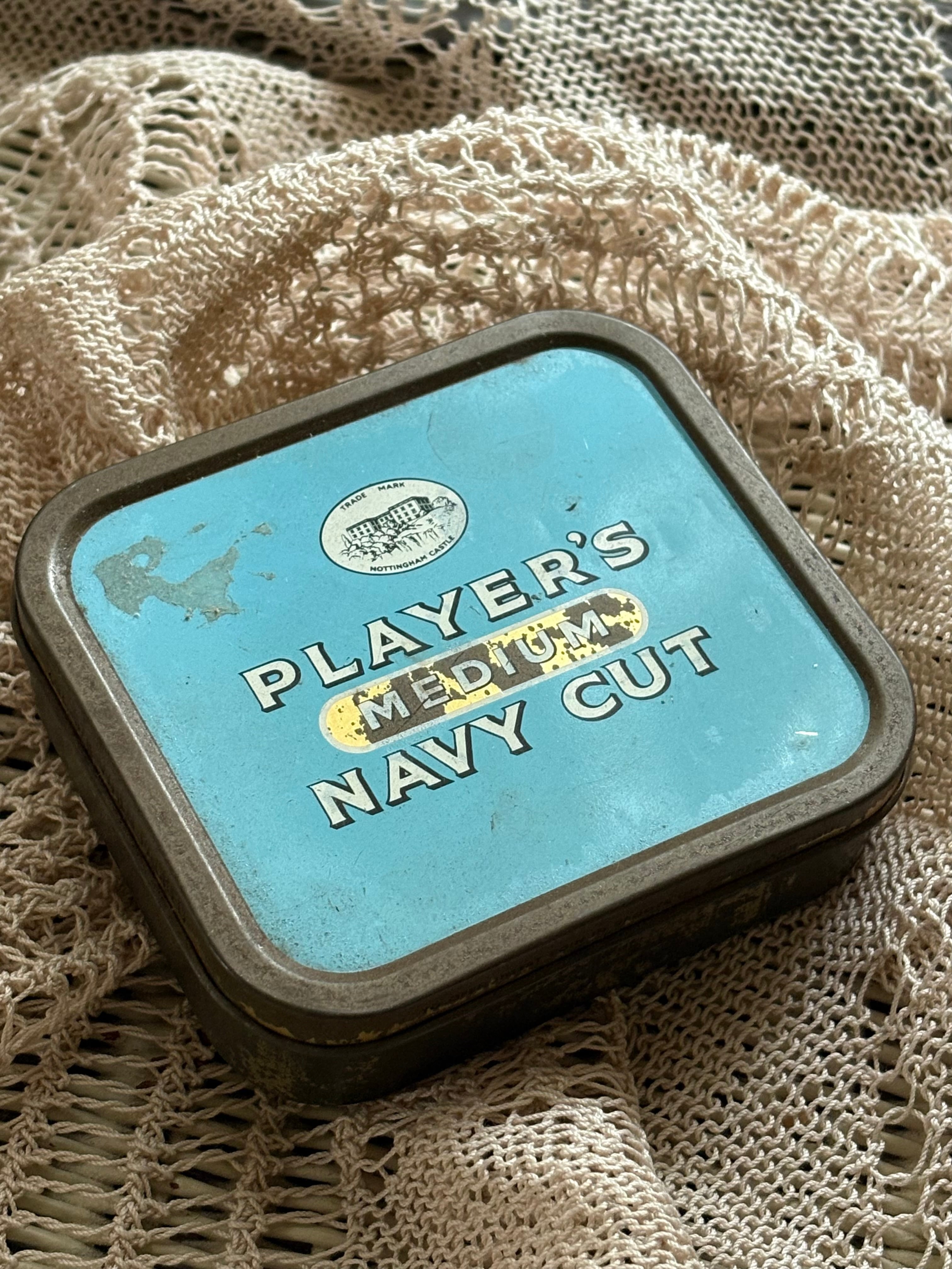英国Vintage シガレットTin ティン缶 Player's Navy Cut ブリキ缶 タバコ スクウェア型 小物入れ インテリア 撮影小物