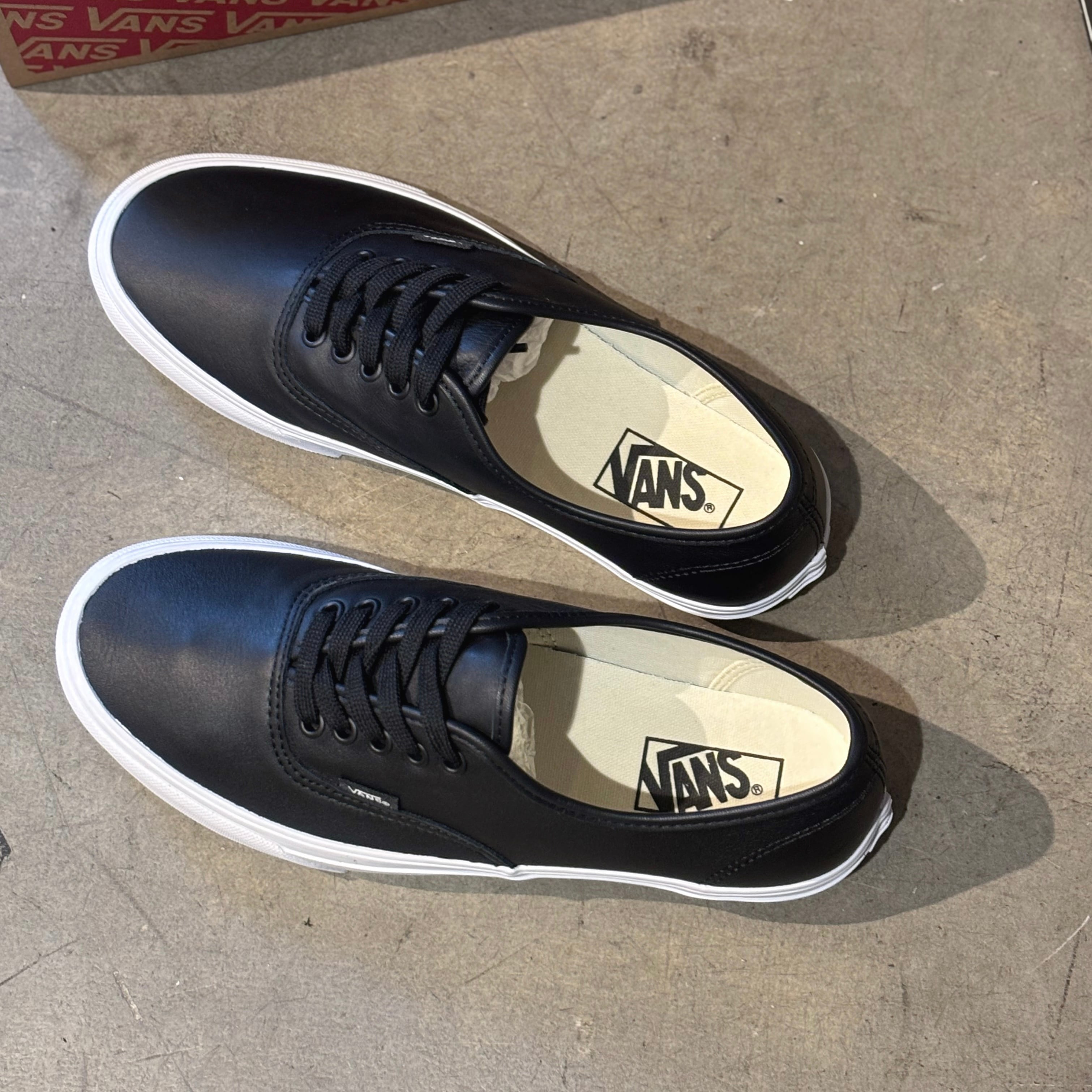 VANS Authentic Leather Black / True White (ヴァンズ