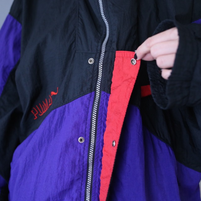 "PUMA" good coloring and gimmick design over silhouette nylon blouson