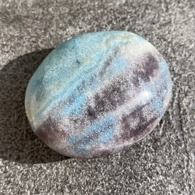 Trolleite palm stone