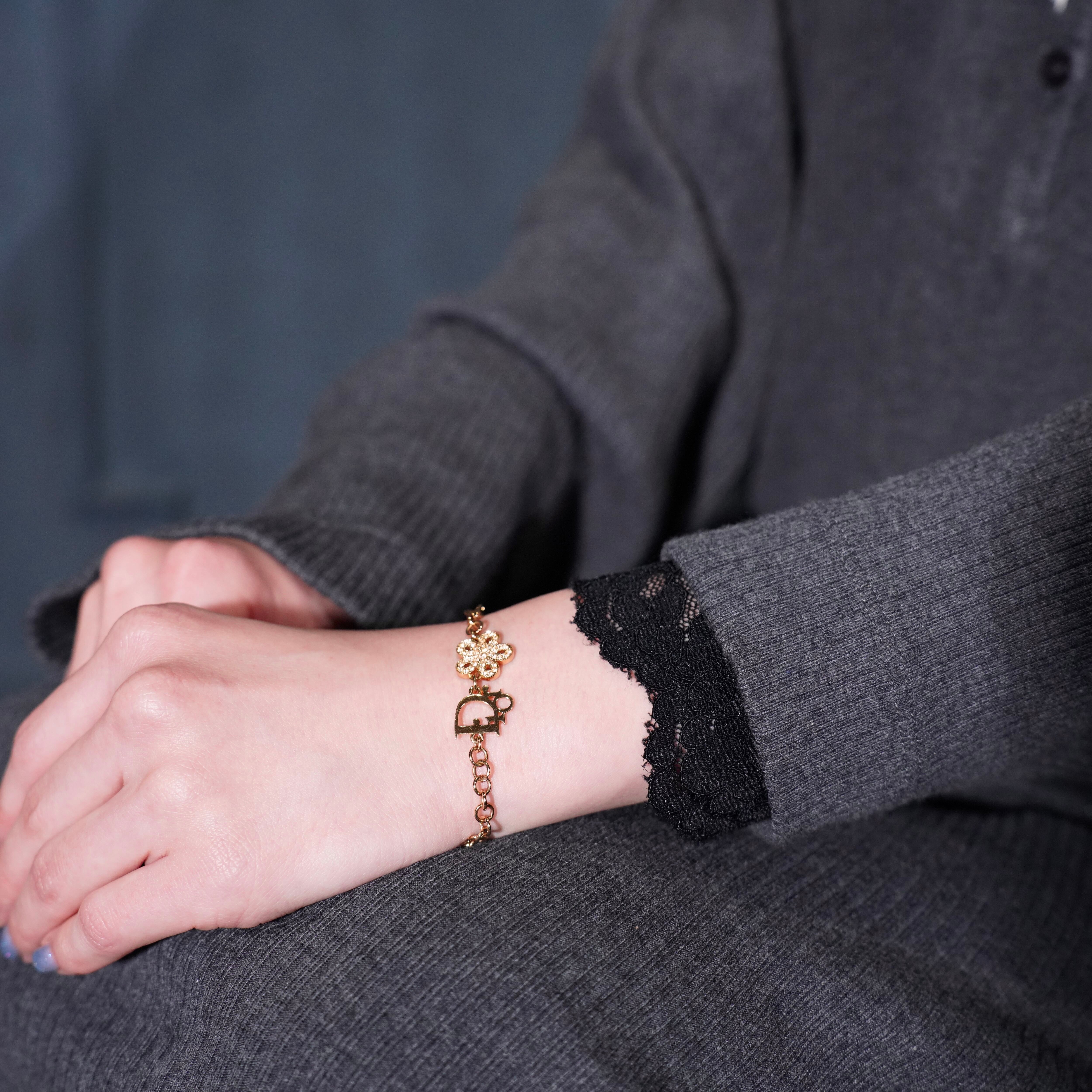 Dior ロゴ付きチェーンブレスレット Christian Dior LOGO FLOWER DESIGN CHAIN BRACELET/クリスチャン