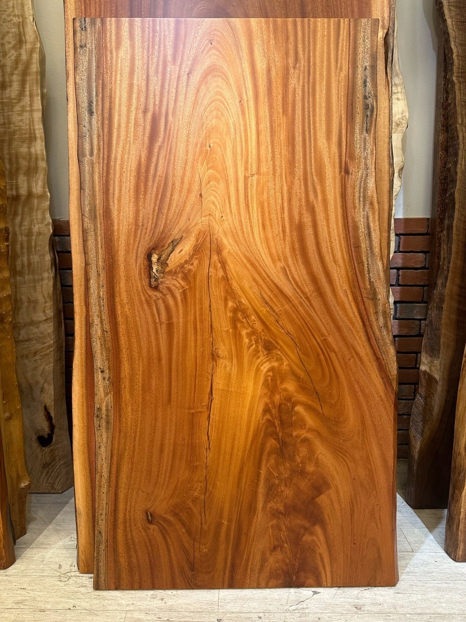 大特価 大きめ 無垢 一枚板 215×75cm 楽天市場】天板 無垢材 テーブル デスク 一枚板 マホガニー 55×555~690