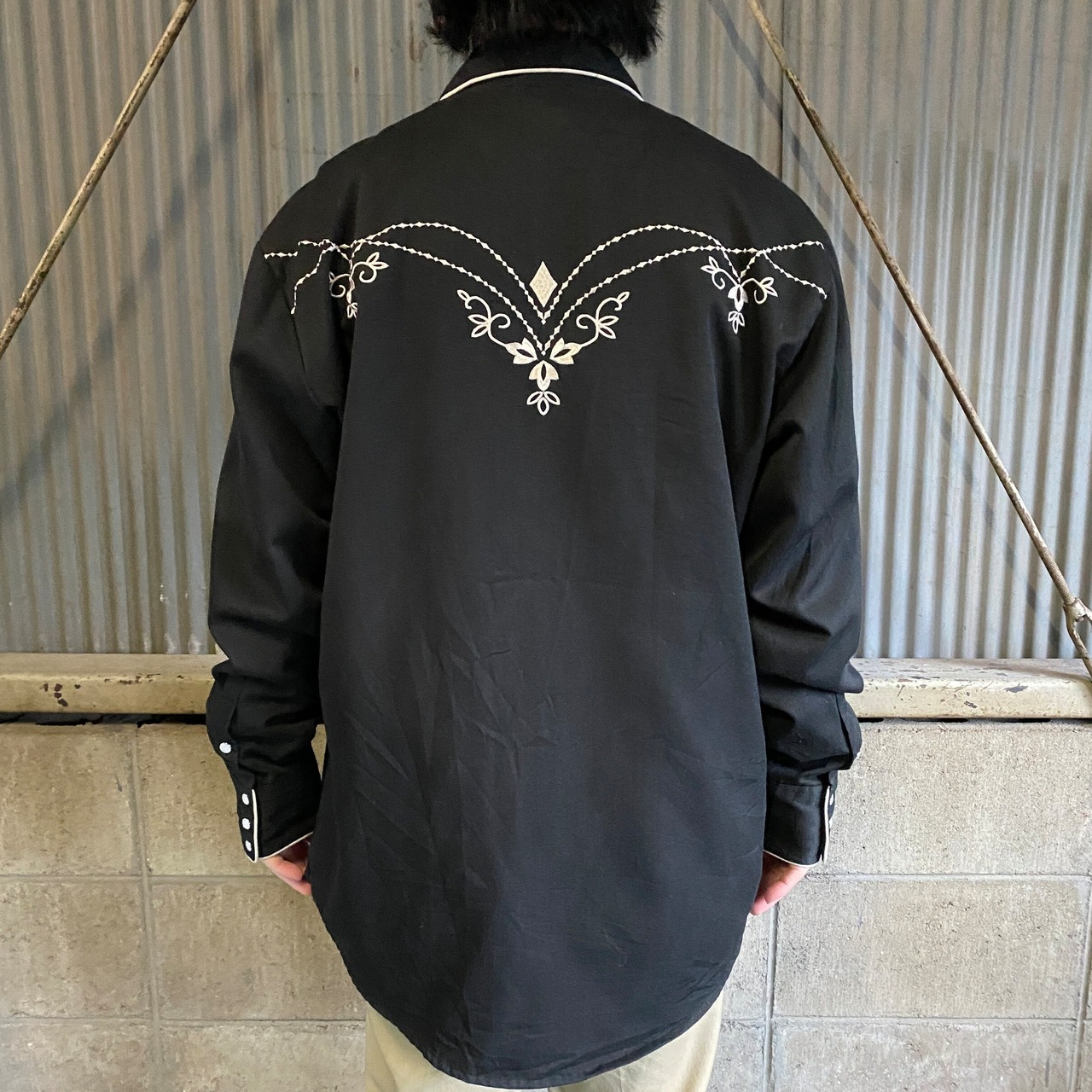 GIBSON 長袖 花柄 刺繍 ウエスタンシャツ メンズL 古着 ブラック 黒 