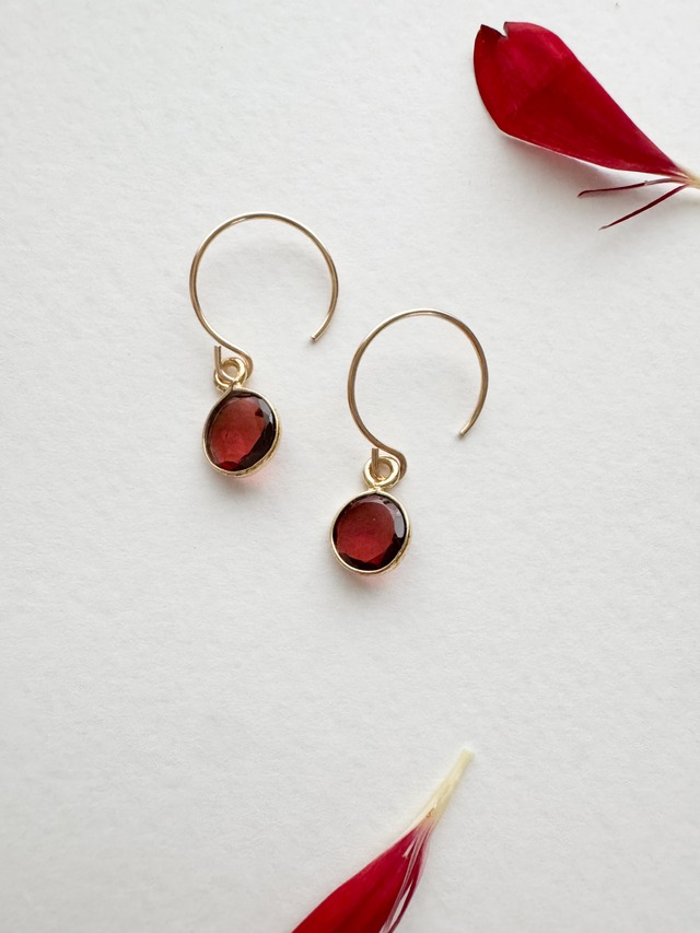 ガーネットラウンドピアス