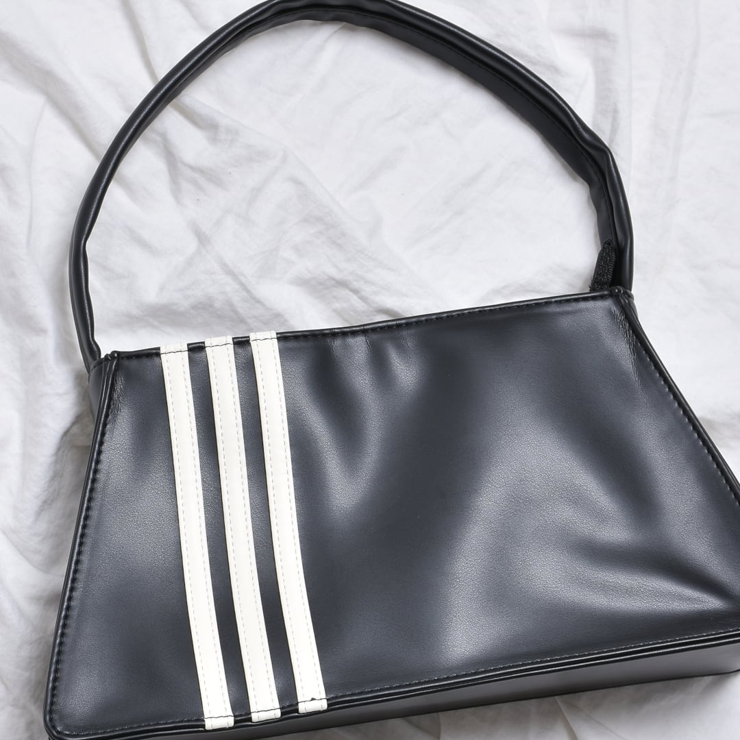 adidas】2025A/W☆トレフォイル ショルダーバッグ(エンボス加工