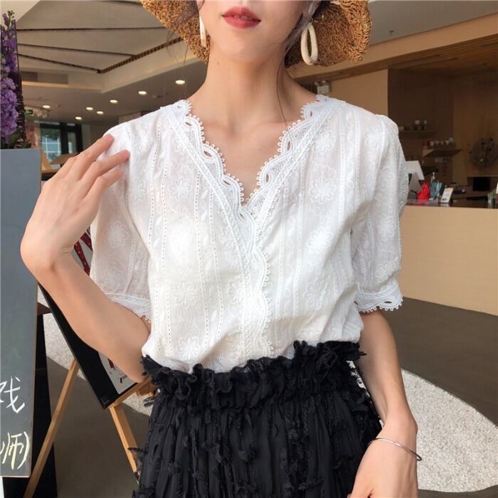 2020年春に新しい女性の白いレース漏れやすい鎖骨Vネック中空西洋風ブラウス気質半袖シフォンシャツ 1号婦人11915779711