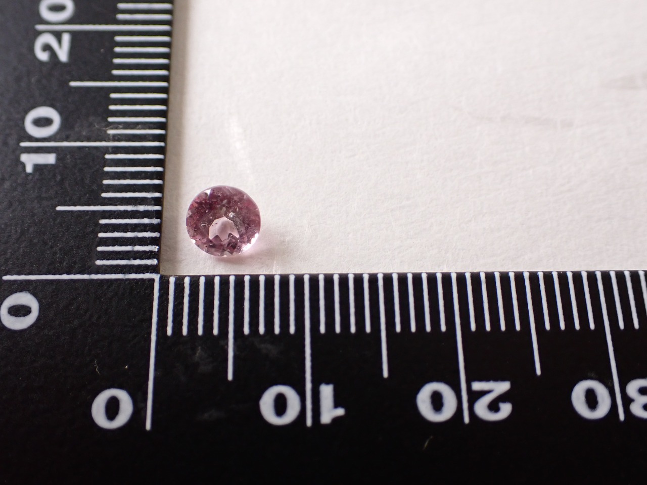 ドラゴンガーネット　0.65ct　[C13‐746]