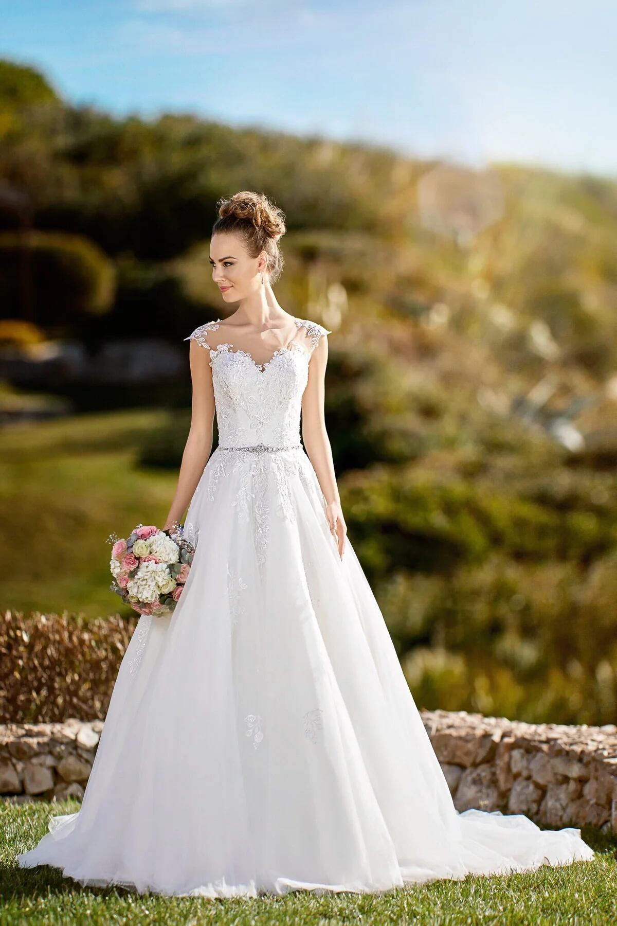 高品質！ウェディングドレス くるみボタン Aラインライン 贅沢な総  