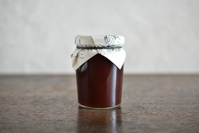 プラムと白ワインとローズマリーのコンフィチュール　